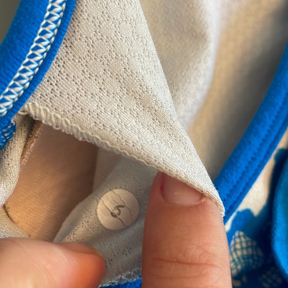 Lululemonm tank w built-in padded sports braw - Picture 7 of 8